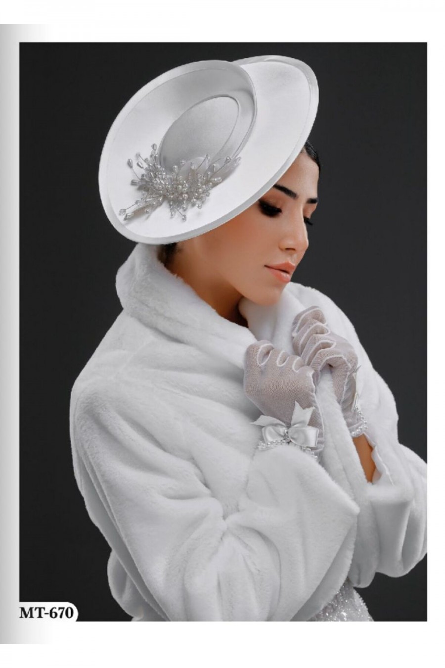 İnci ve Kristal İşlemeli Zarif Beyaz Nikah kepi